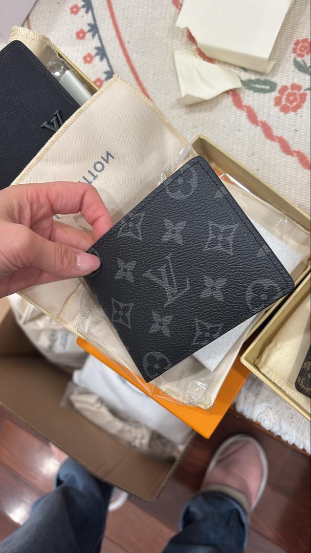 LV men wallet